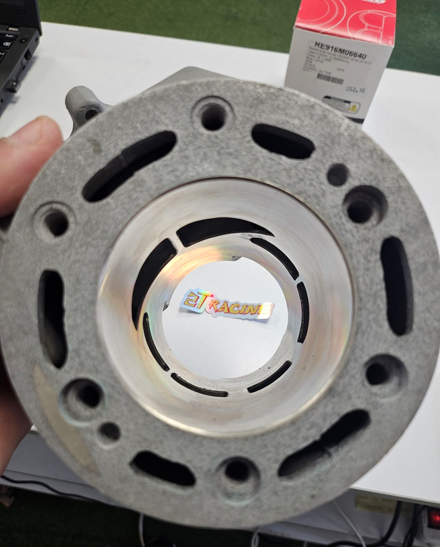 HONDA CR 250 R 2002-2004 Kit cylindre reconditionné + kit piston, joints et cage à aiguilles