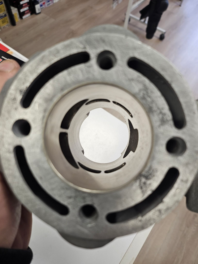 HONDA CR 82 R (82cm3) Kit cylindre reconditionné à neuf + kit piston, joints et cage à aiguilles